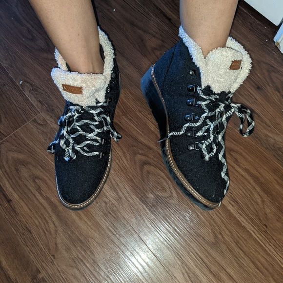 Dr. Scholl's Waterproof booties - Picture 7 of 9